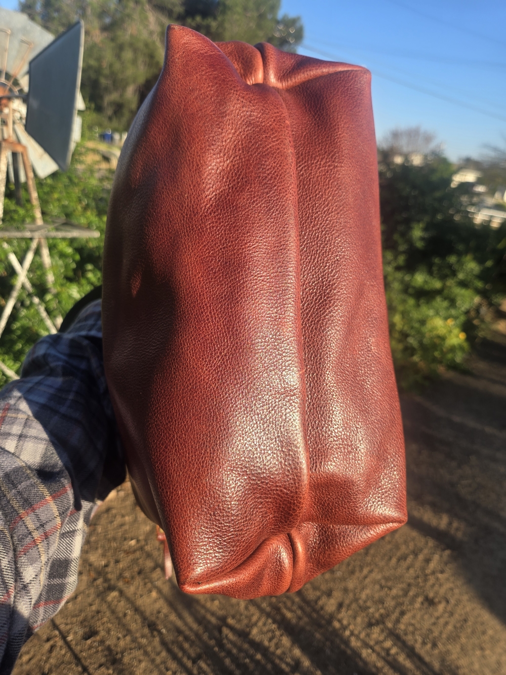 Portland Leather Medium Zip Tote Bag in Nutmeg with Black Straps - Picture 4 of 6